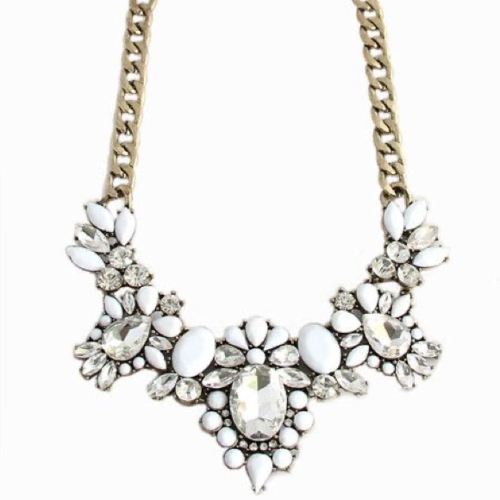 Elegant White and Gold Necklace